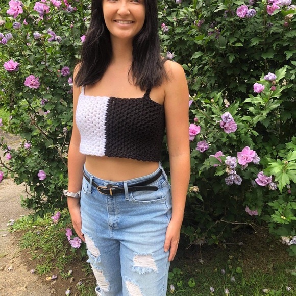 Cute crocheted Tank 🖤🤍 - Picture 1 of 5